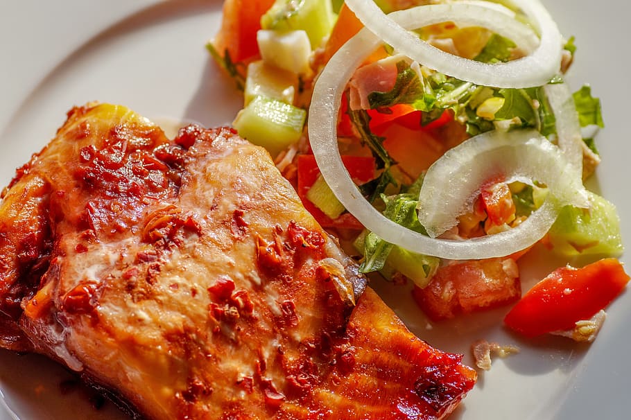 Fish and salad on a plate for article about omega-3 fatty acids