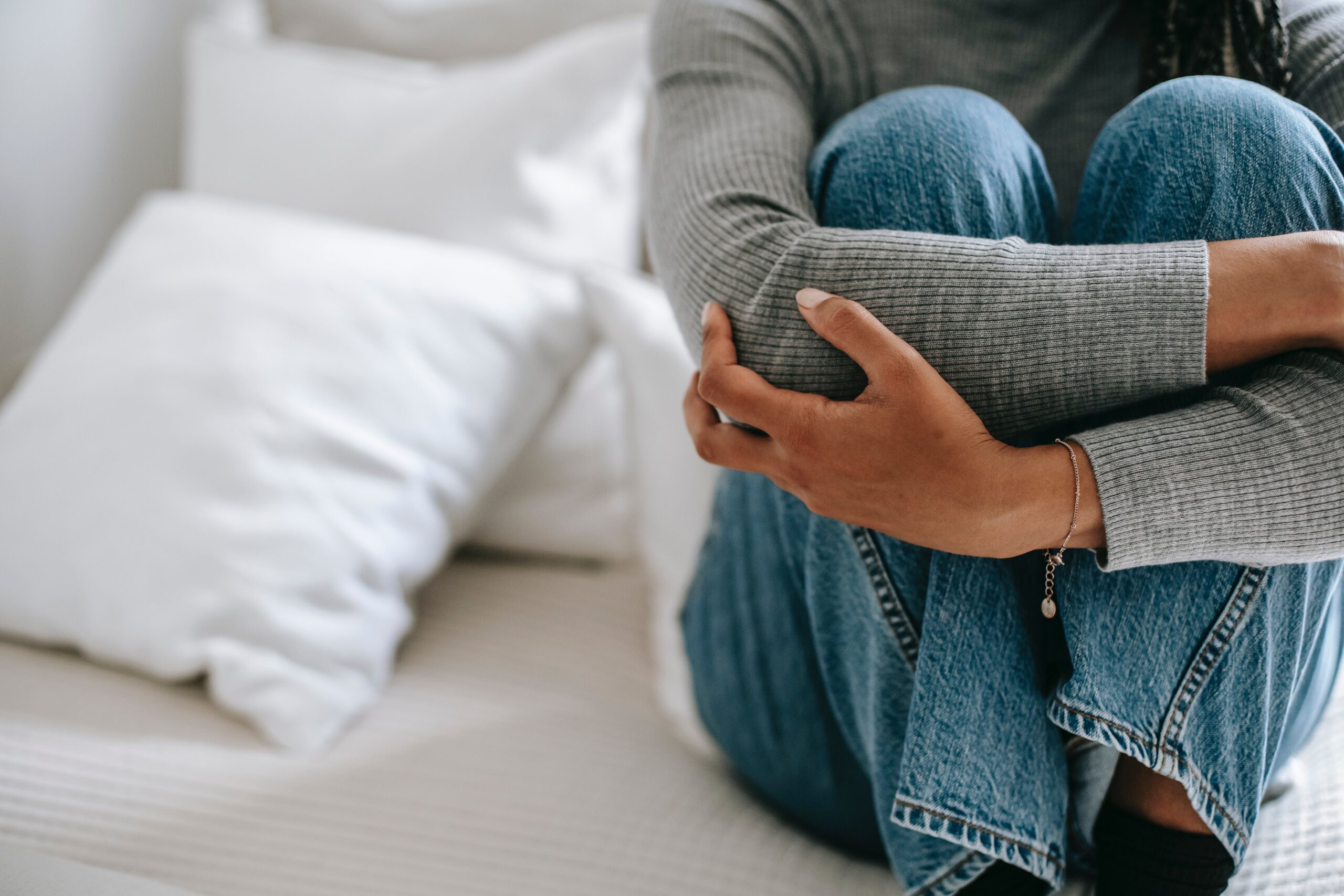 woman with knees to her chest bipolar disoder